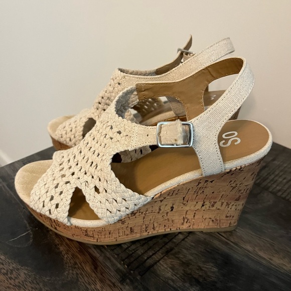 SO TAFFY WOMEN'S NATURAL WEDGE SANDALS SIZE 8.5 - Picture 3 of 4